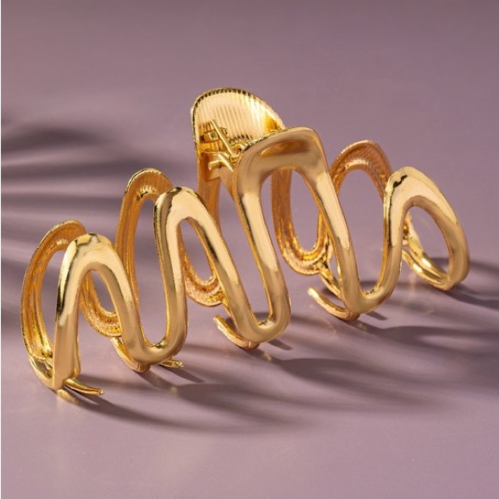 Gold Wavy Hair Claw Clip - Picture 4 of 4